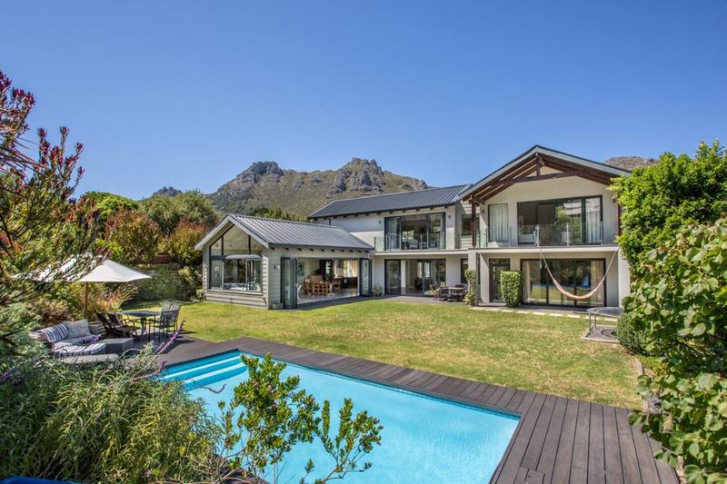 To Let 4 Bedroom Property for Rent in Tarragona Western Cape